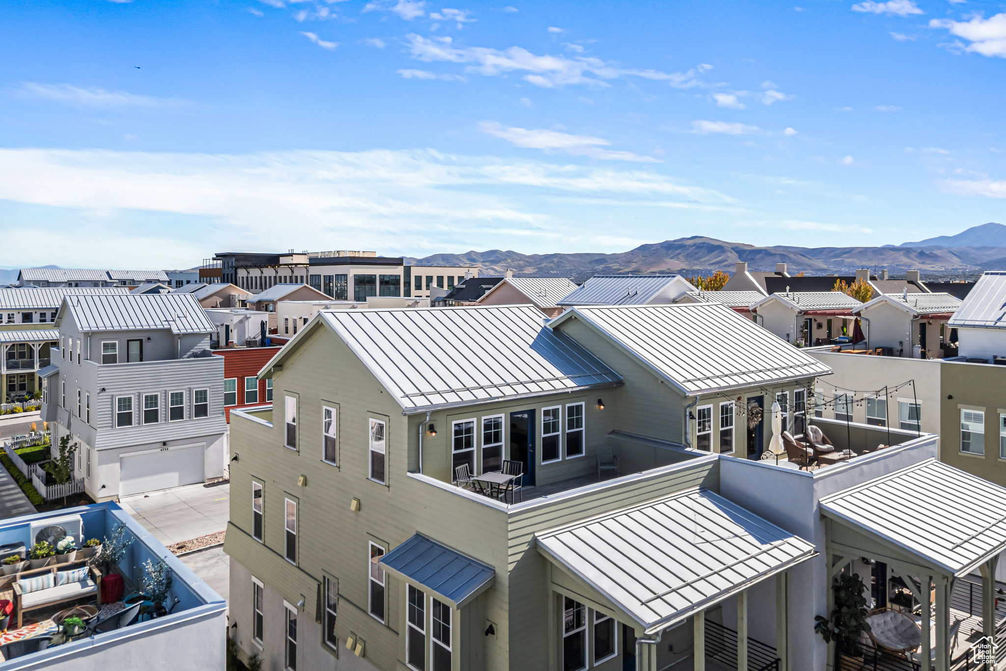 DAYBREAKMARINATWN143 - Residential