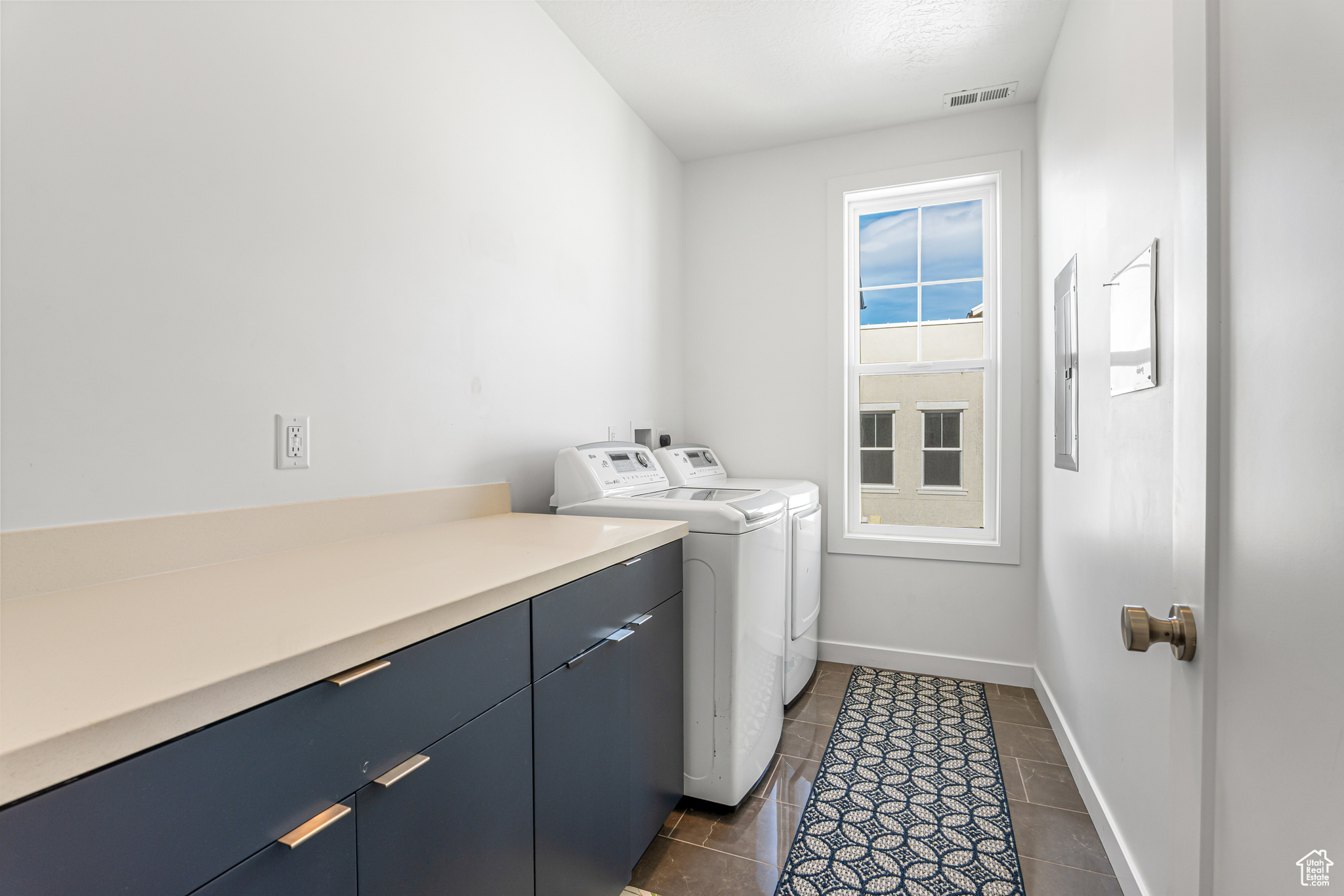 DAYBREAKMARINATWN143 - Residential