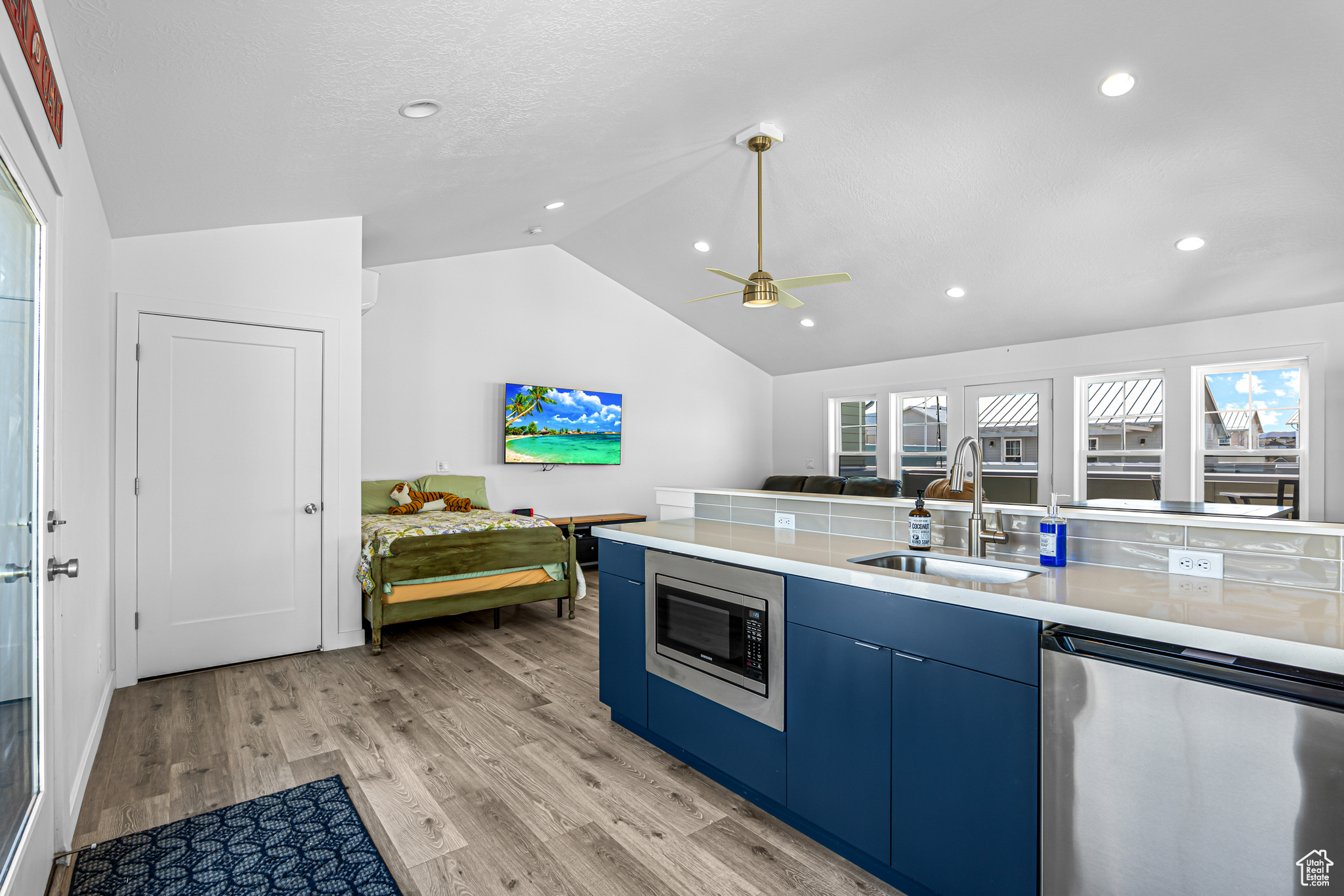 DAYBREAKMARINATWN143 - Residential