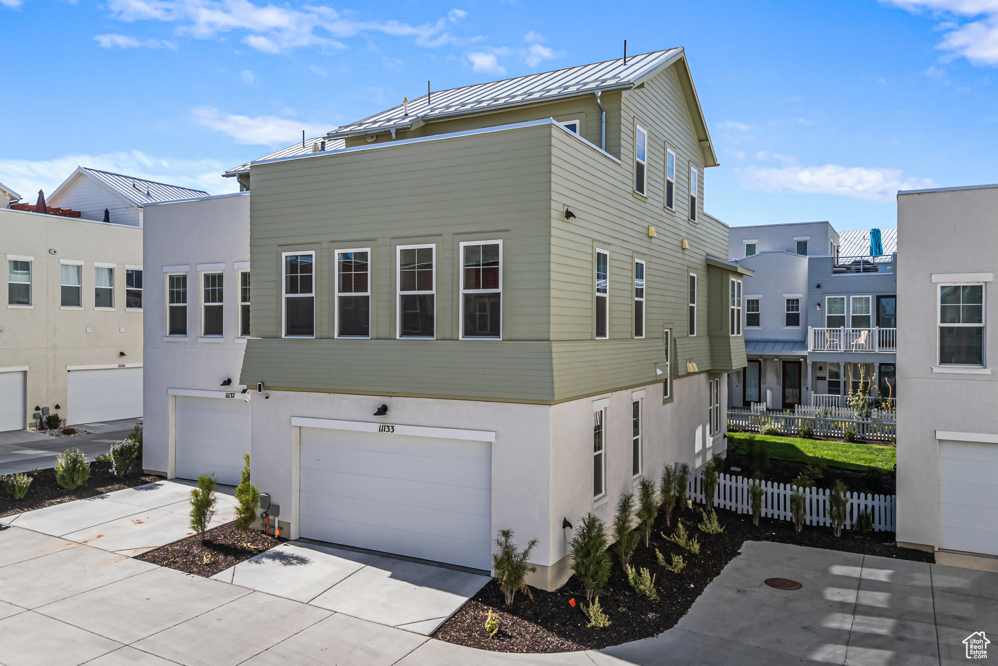 DAYBREAKMARINATWN143 - Residential
