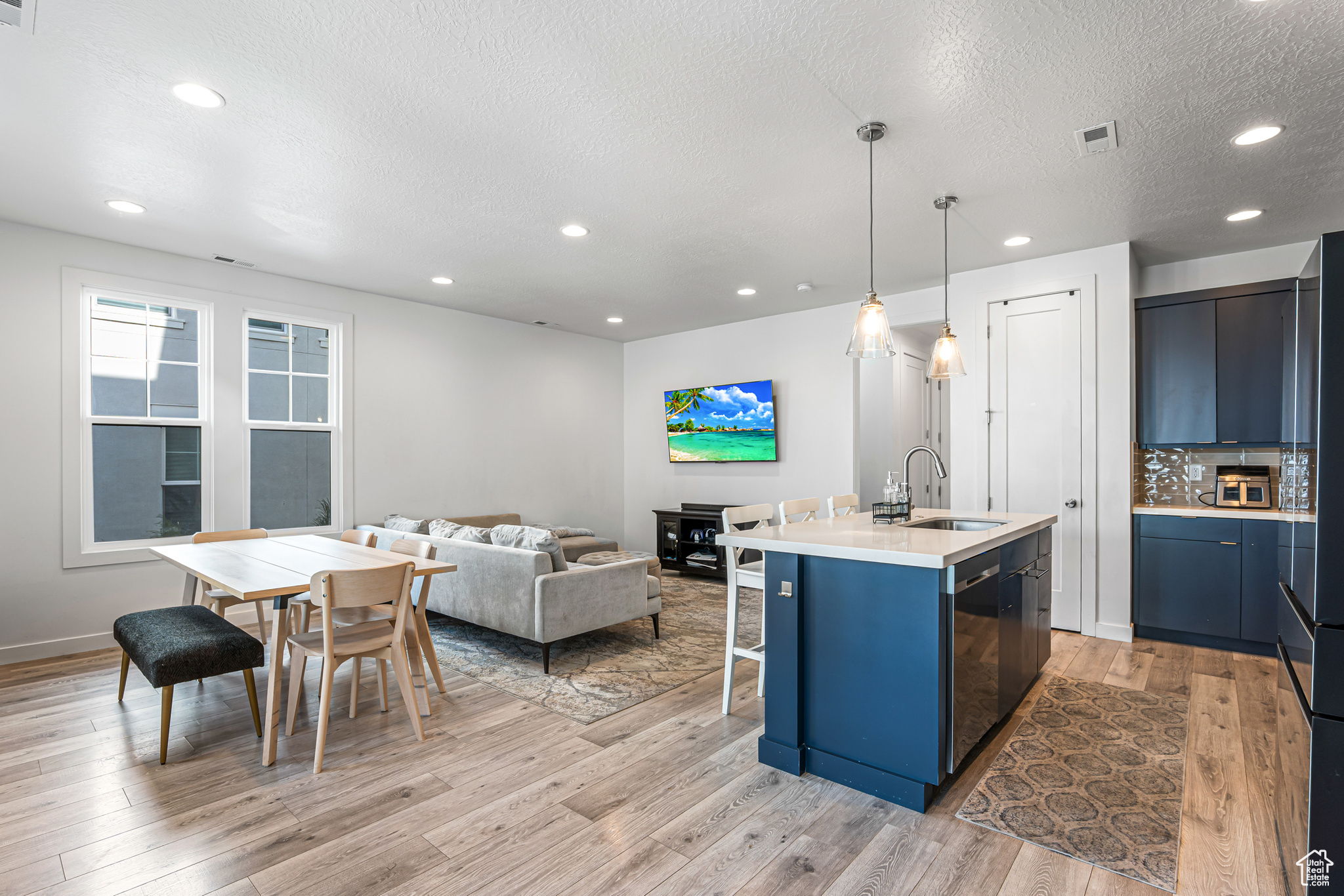 DAYBREAKMARINATWN143 - Residential