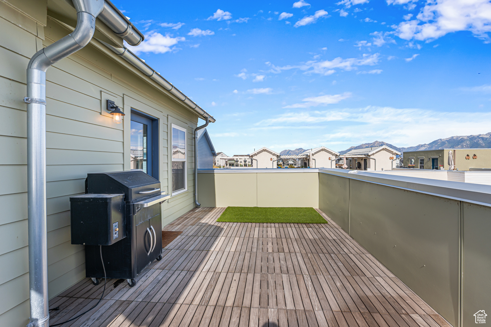 DAYBREAKMARINATWN143 - Residential