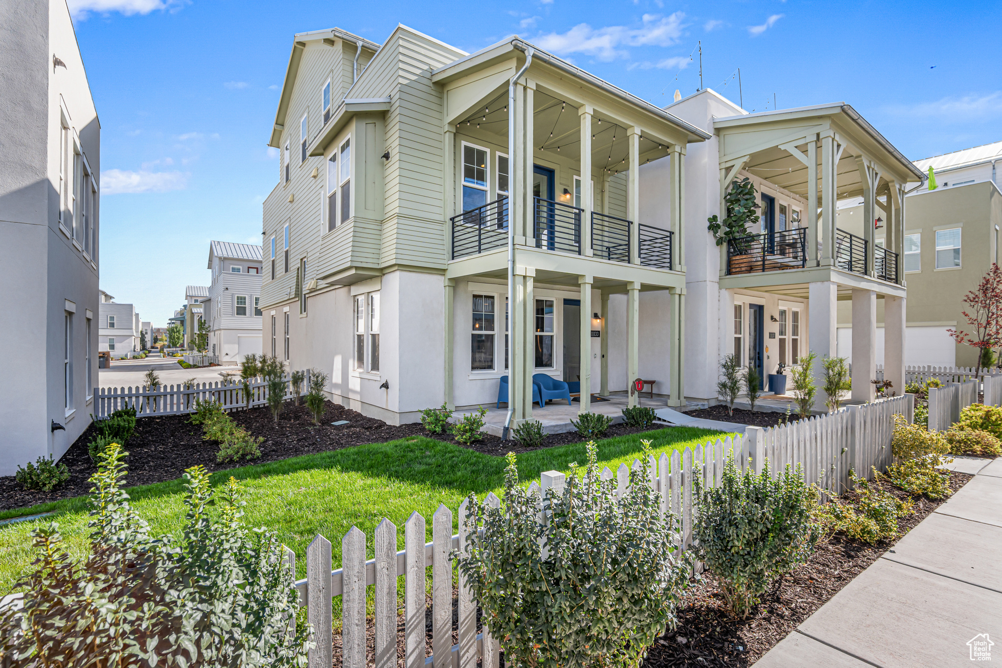 DAYBREAKMARINATWN143 - Residential