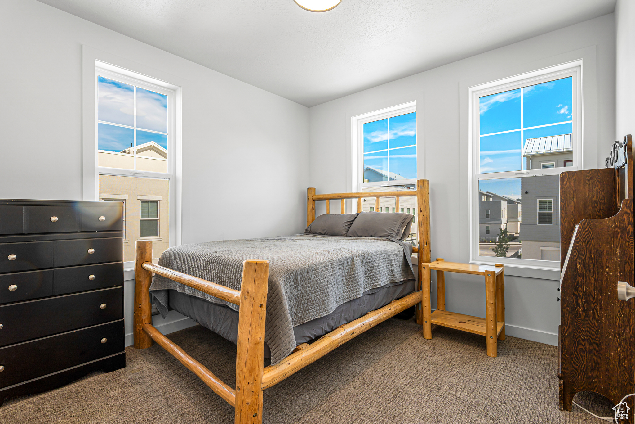 DAYBREAKMARINATWN143 - Residential
