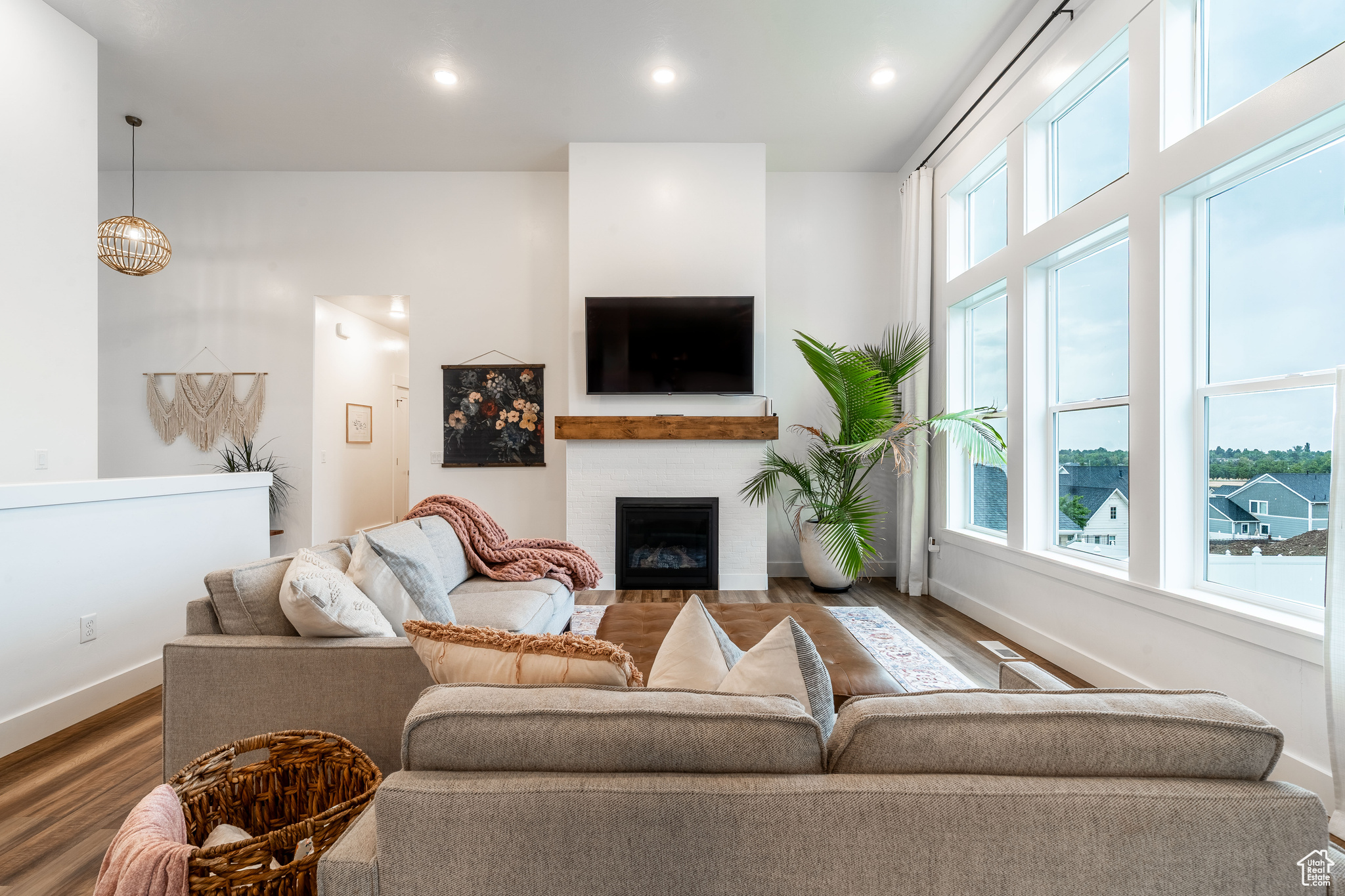 575 E SPRING CREEK PKWY