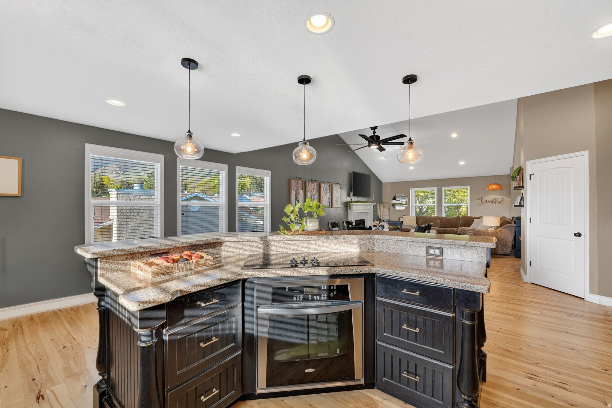 CAVE HOLLOW - Residential