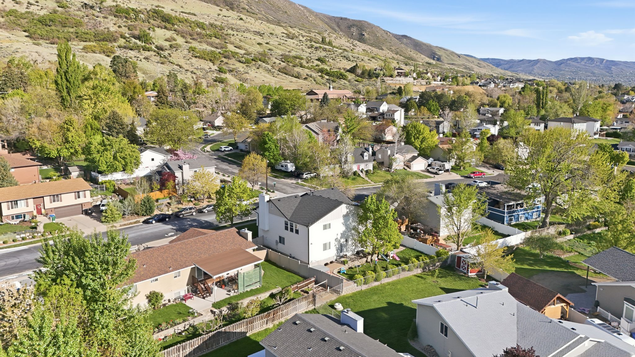 CAVE HOLLOW - Residential