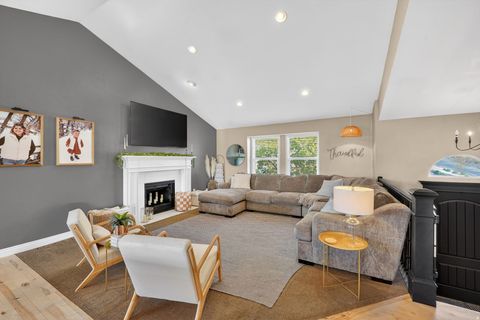 Tiny photo for 1264 BROOKE LN, Farmington, UT 84025 (MLS # 2149411)