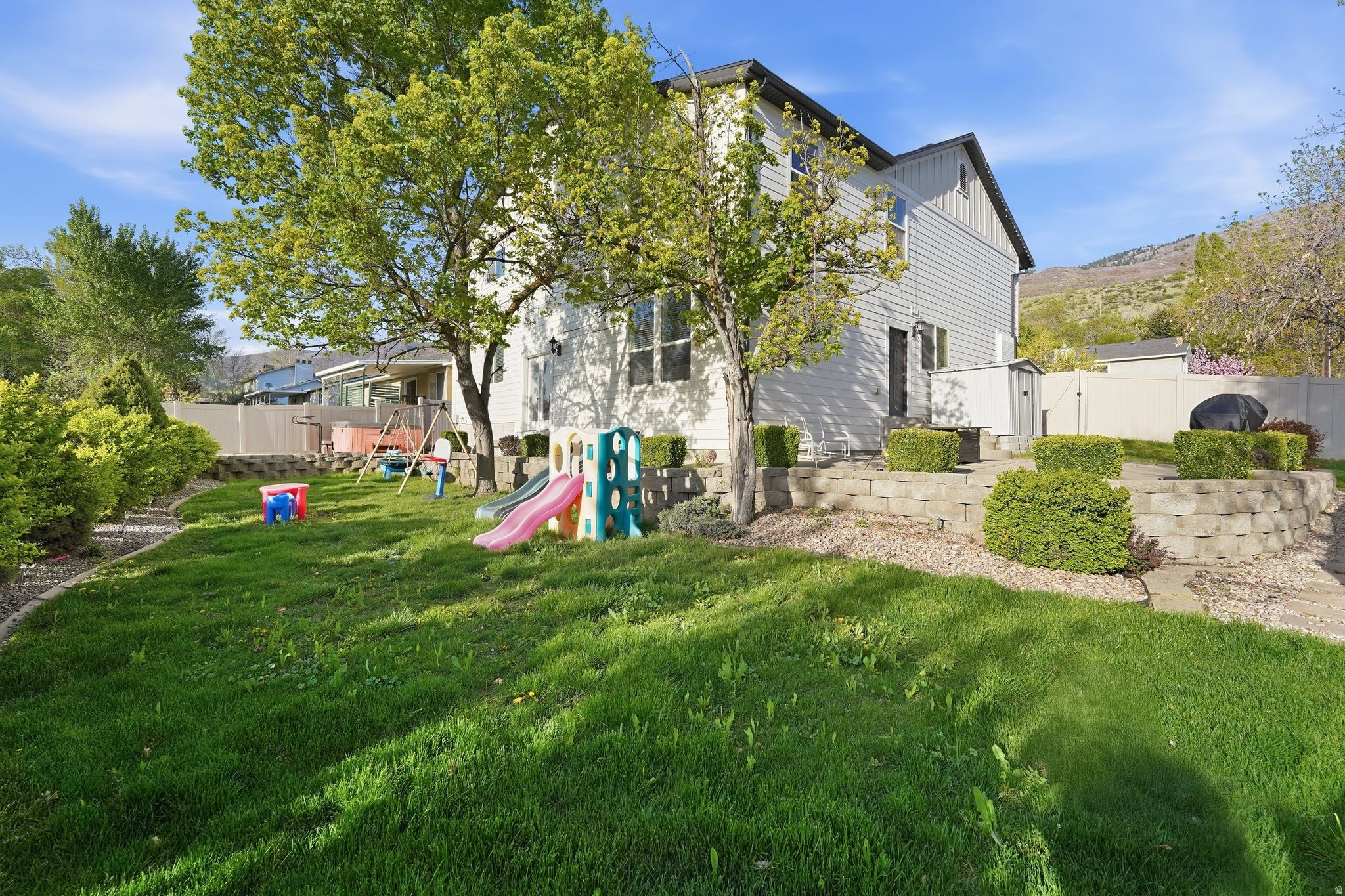 CAVE HOLLOW - Residential