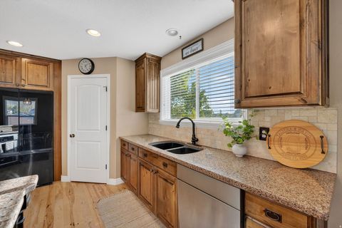 Tiny photo for 1264 BROOKE LN, Farmington, UT 84025 (MLS # 2149411)