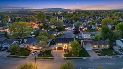 Tiny photo for 1264 BROOKE LN, Farmington, UT 84025 (MLS # 2149411)