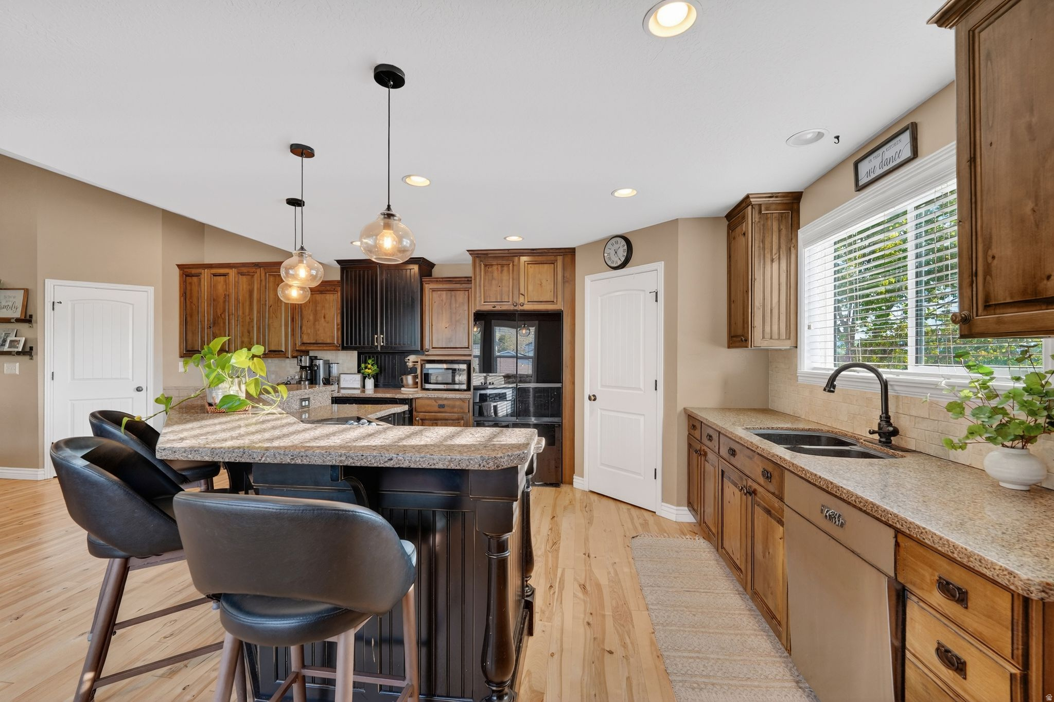 CAVE HOLLOW - Residential