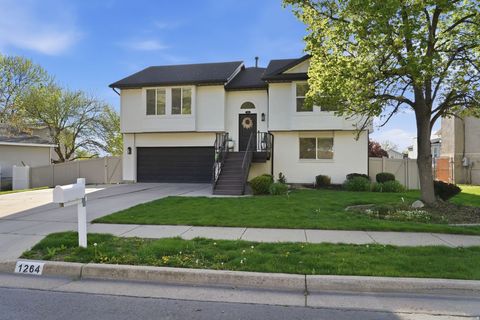 Tiny photo for 1264 BROOKE LN, Farmington, UT 84025 (MLS # 2149411)
