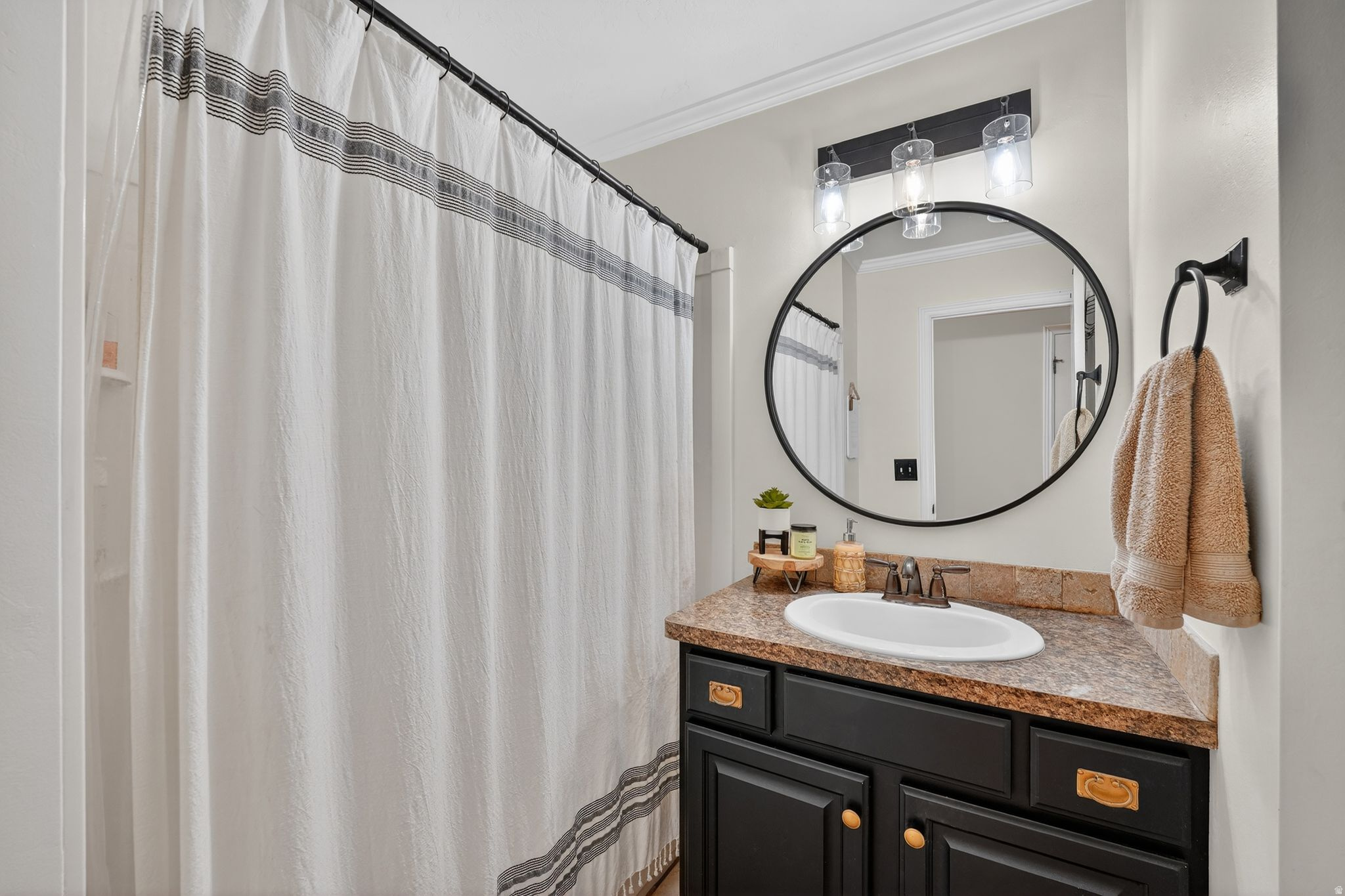 CAVE HOLLOW - Residential