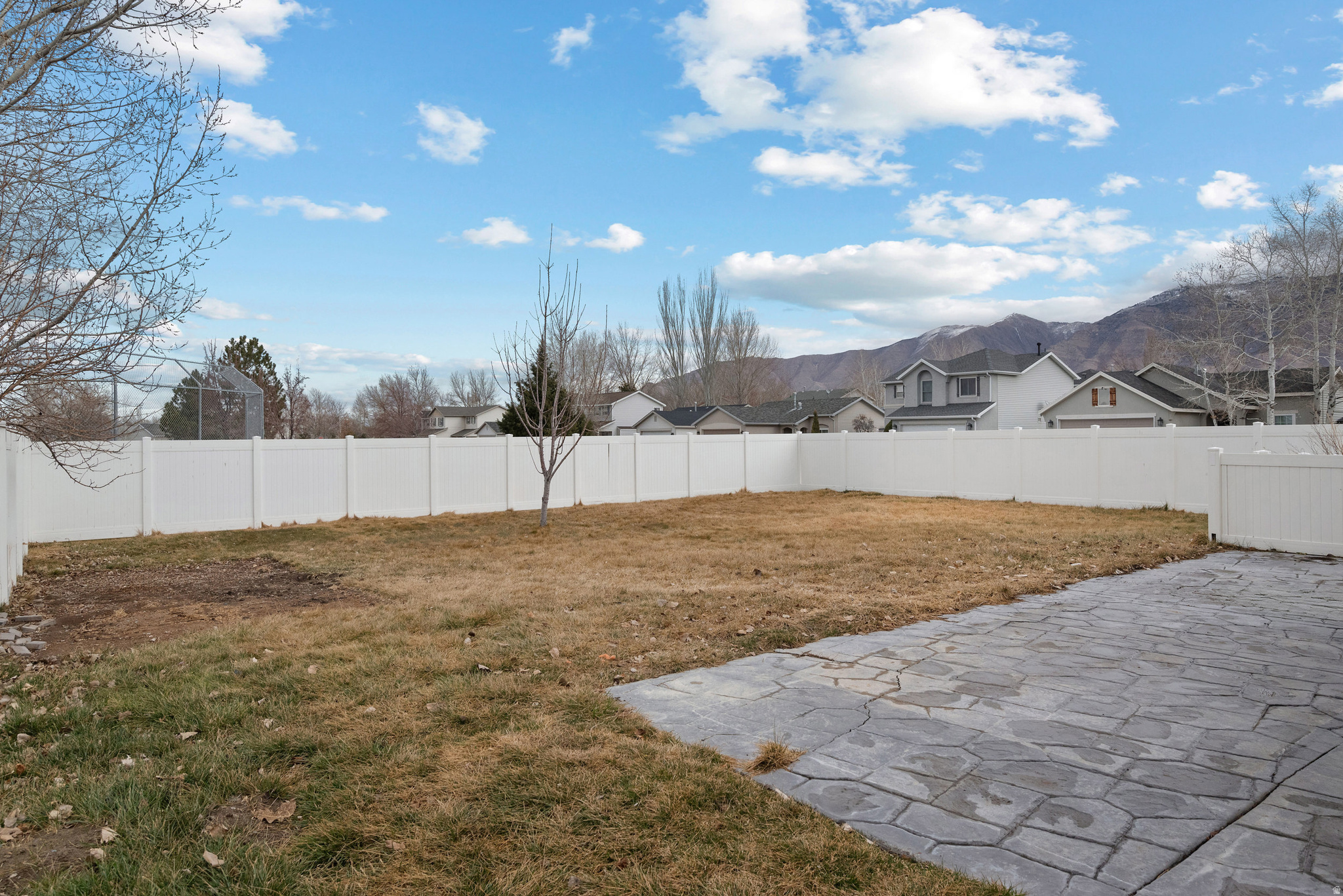 COUNTRY CROSSING - Residential