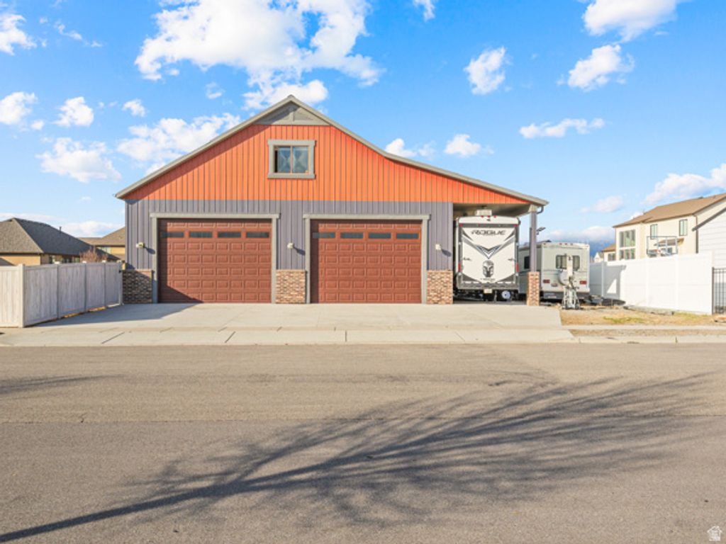 Photo of 1433 S WHITE ST W, Lehi, UT 84043 (MLS # 2141055)