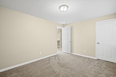 Tiny photo for 1563 OAKRIDGE PARK DR, Farmington, UT 84025 (MLS # 2120231)