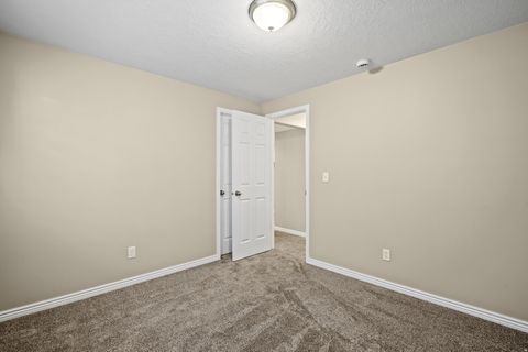 Tiny photo for 1563 OAKRIDGE PARK DR, Farmington, UT 84025 (MLS # 2120231)