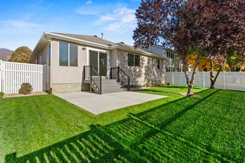 Tiny photo for 1563 OAKRIDGE PARK DR, Farmington, UT 84025 (MLS # 2120231)