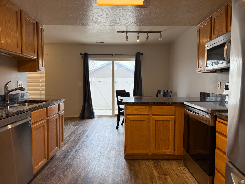 NEW TOWN SQUARE - Residential