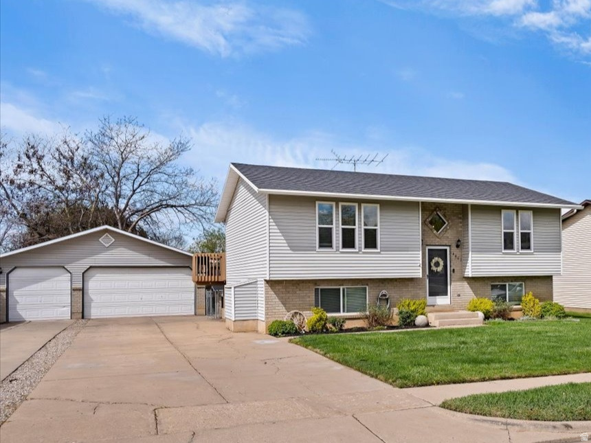 LAUREL LEE - Residential