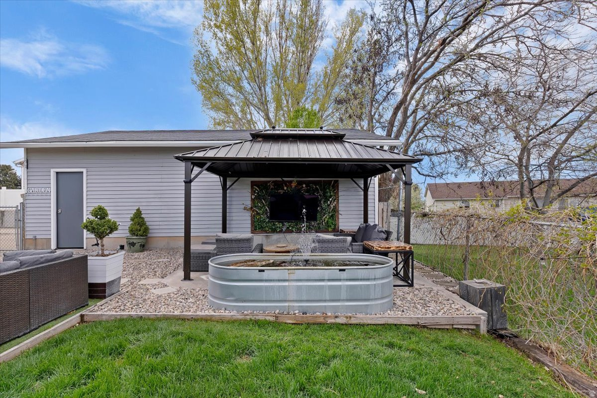 LAUREL LEE - Residential