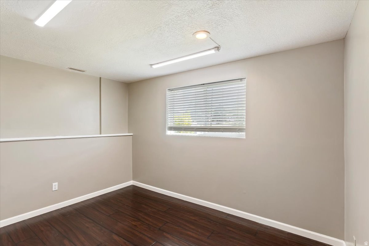 LAUREL LEE - Residential