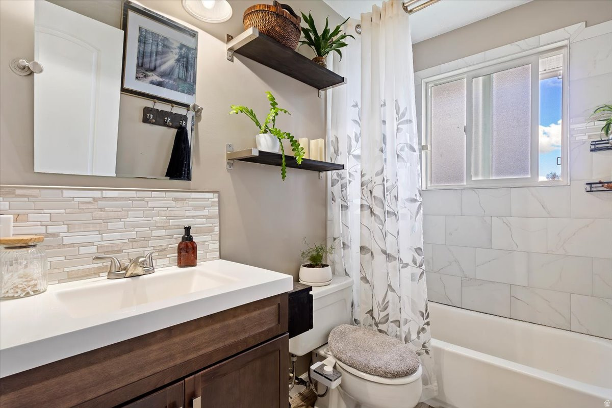 LAUREL LEE - Residential