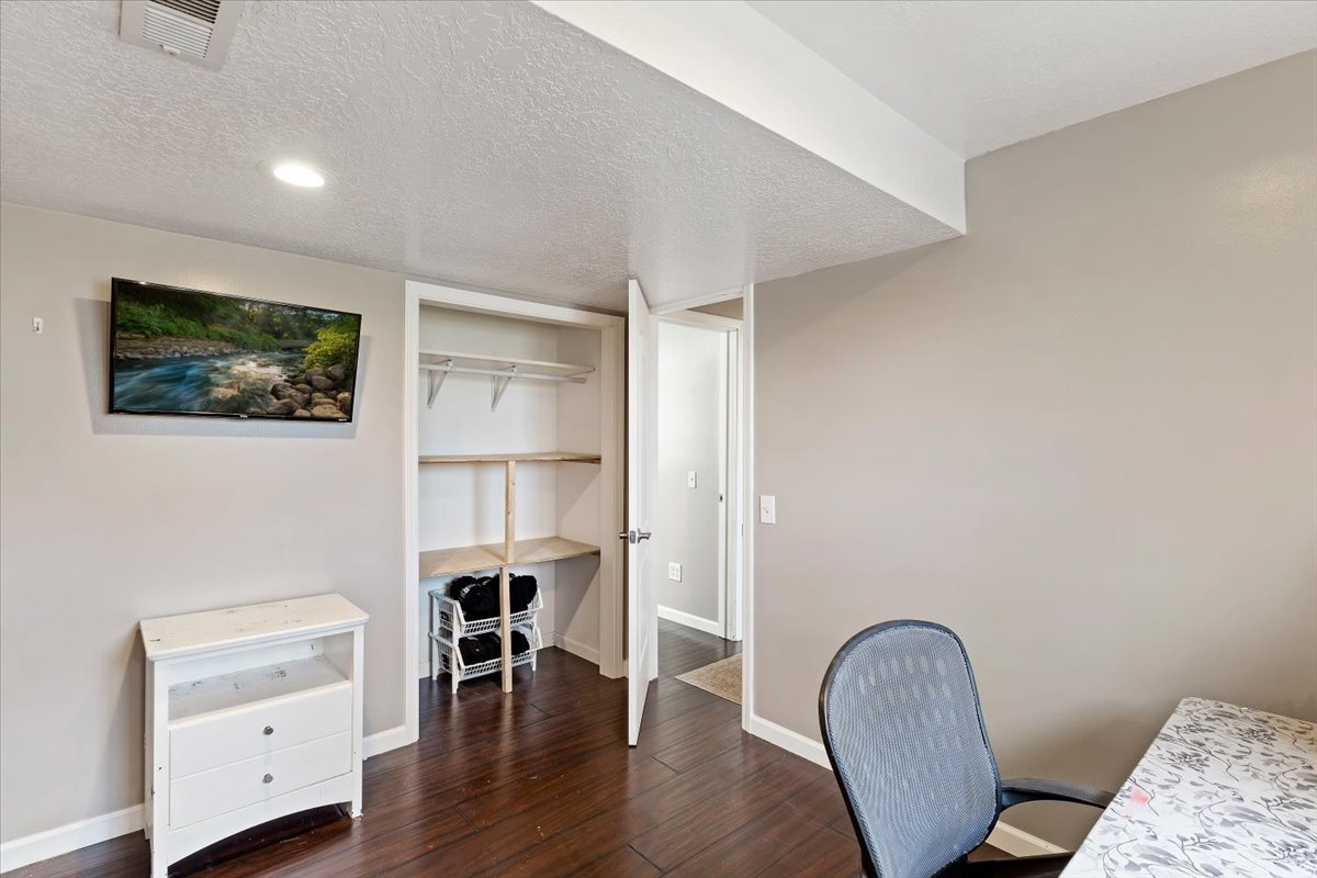 LAUREL LEE - Residential