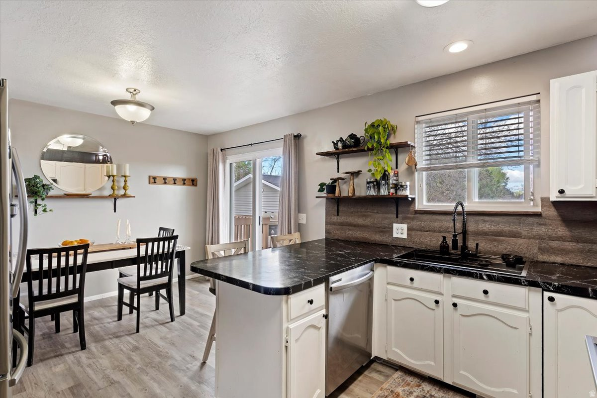 LAUREL LEE - Residential