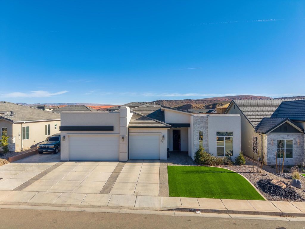 Photo of 671 S GOOSE DR, Washington, UT 84780 (MLS # 2138630)