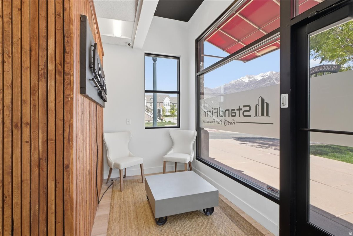 RIVERWOODS - Commercial Sale