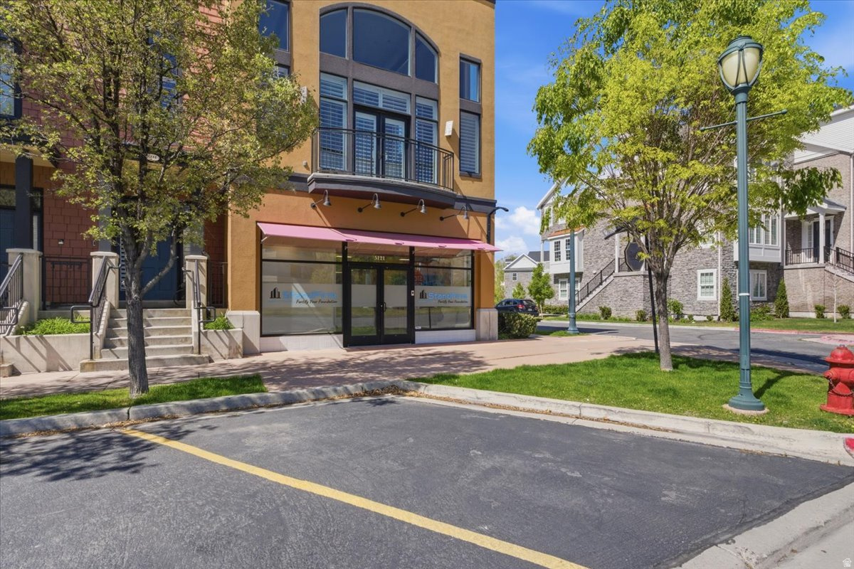 RIVERWOODS - Commercial Sale