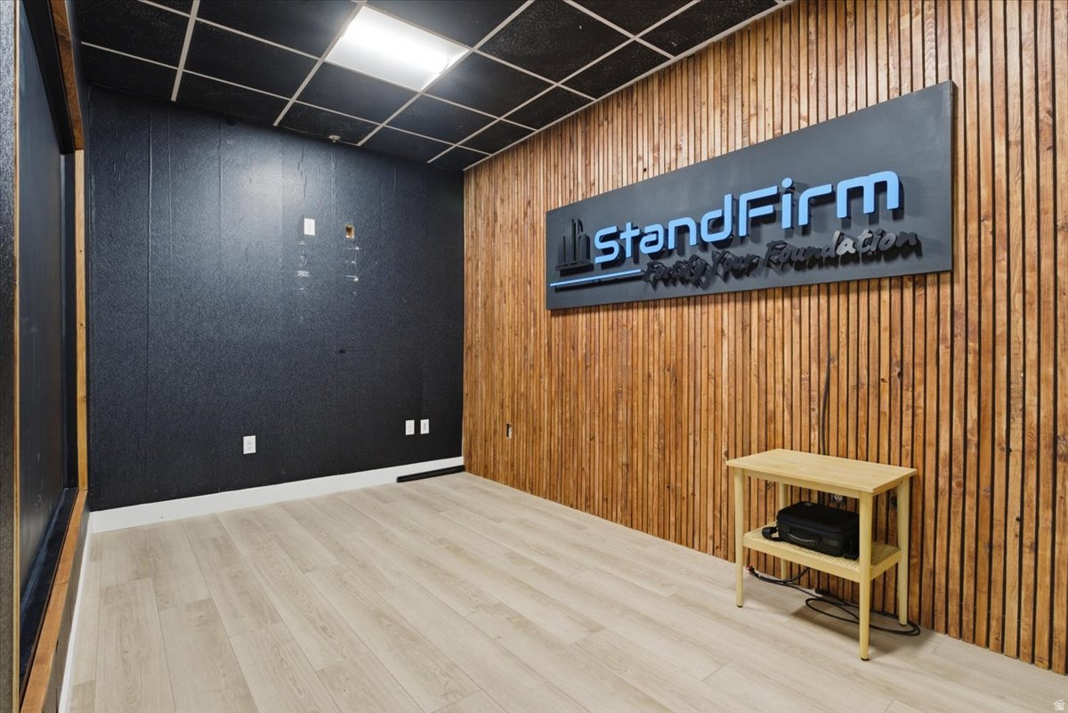 RIVERWOODS - Commercial Sale