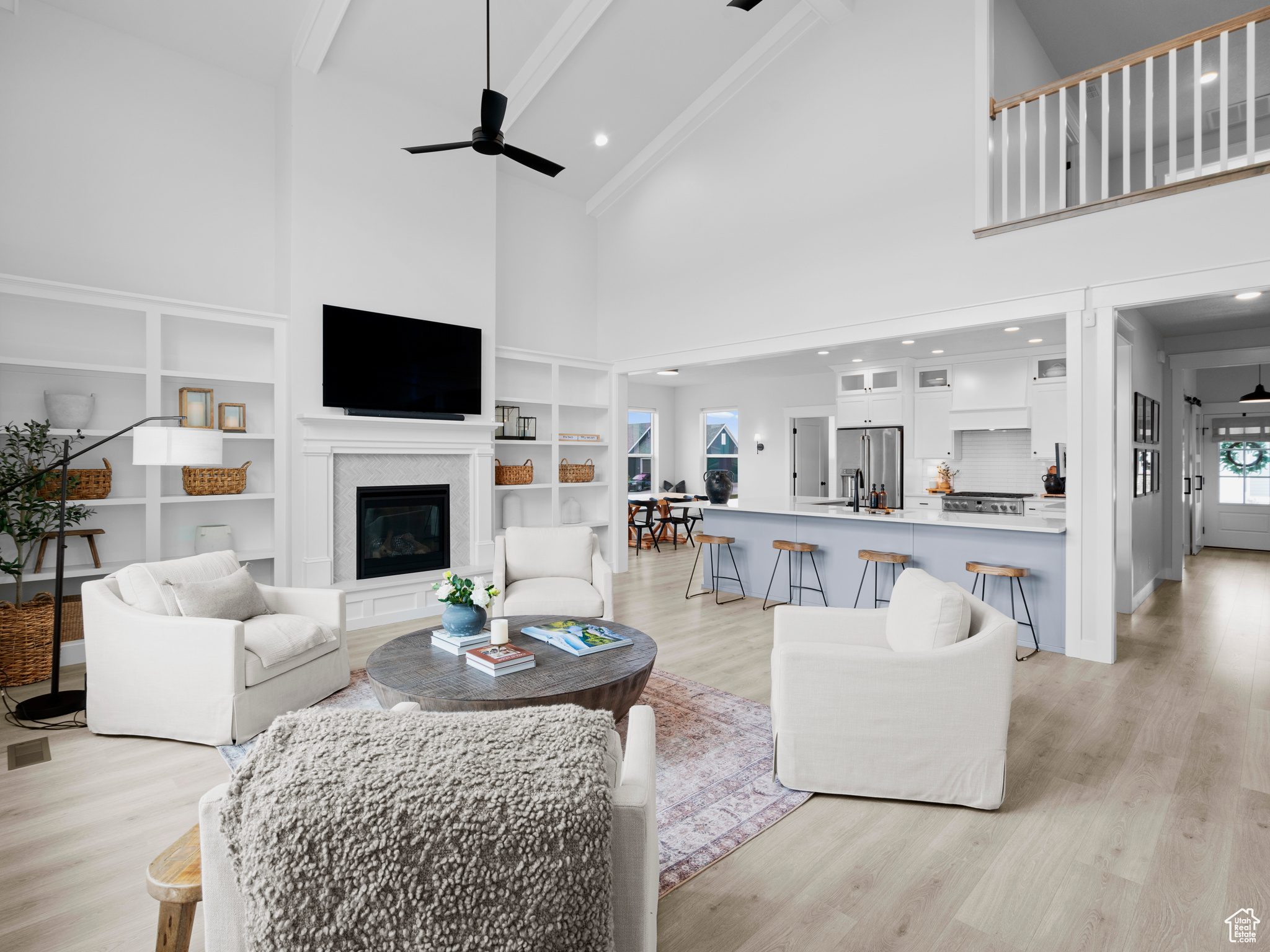 245 S SUMMER BREEZE LN W