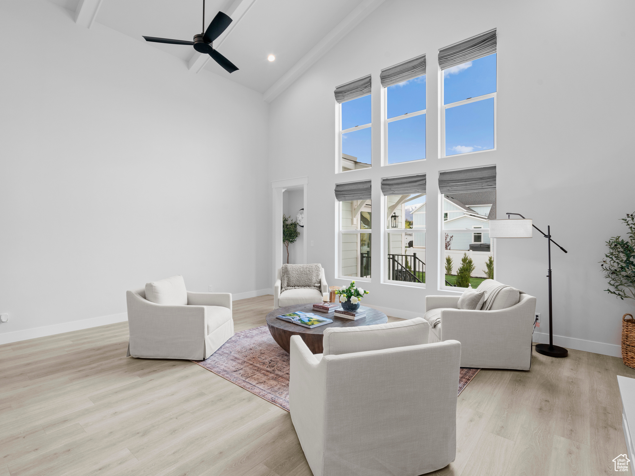 245 S SUMMER BREEZE LN W