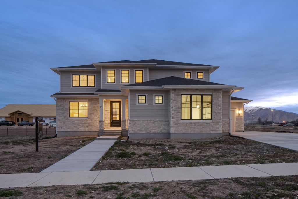 Photo of 16 W 650 N, Salem, UT 84653 (MLS # 2146835)