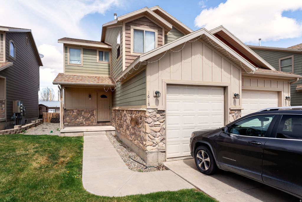 Photo of 1618 W PARTRIDGE DR, Vernal, UT 84078 (MLS # 2143260)