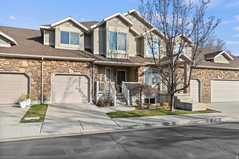 Photo of 679 S CLEARWATER DR, Layton, UT 84041 (MLS # 2132446)