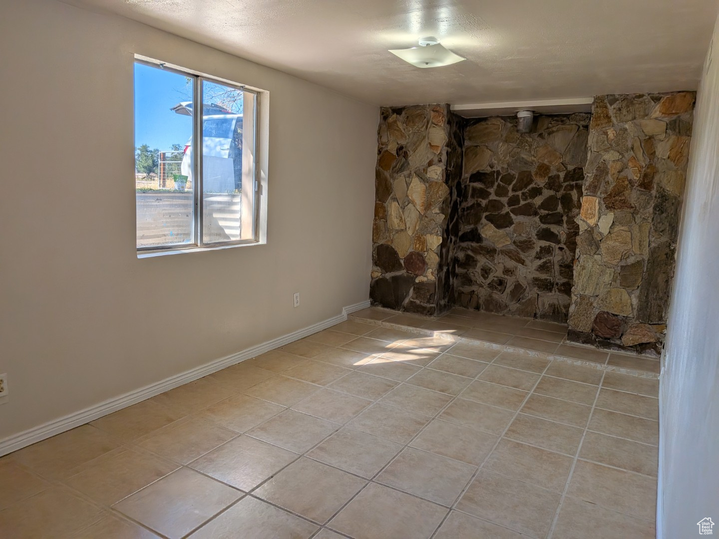 SPANISH TRAIL ESTATE - Residential