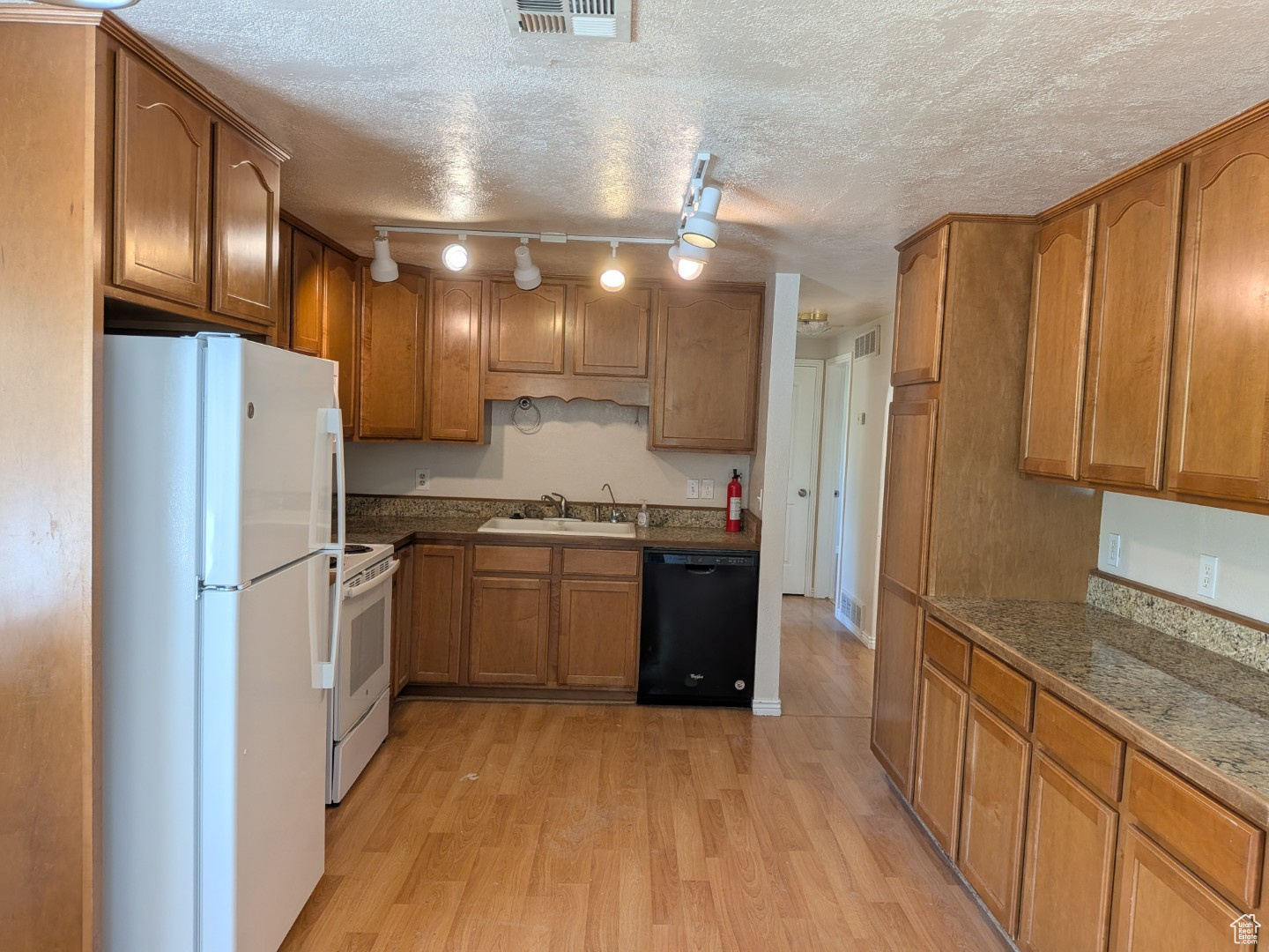 SPANISH TRAIL ESTATE - Residential