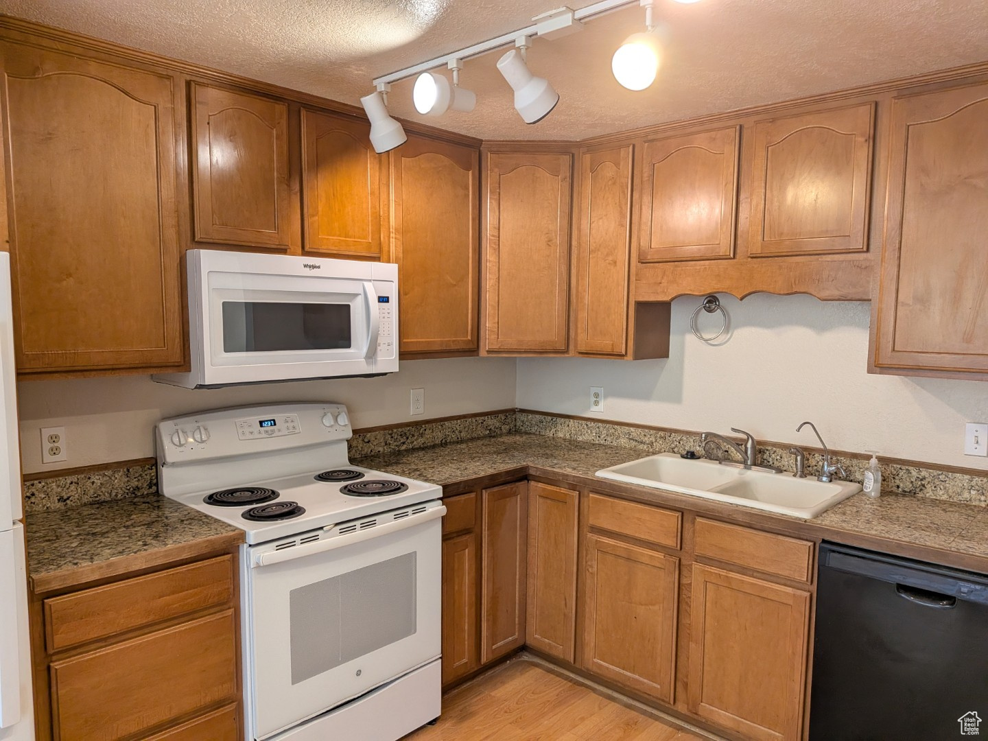 SPANISH TRAIL ESTATE - Residential