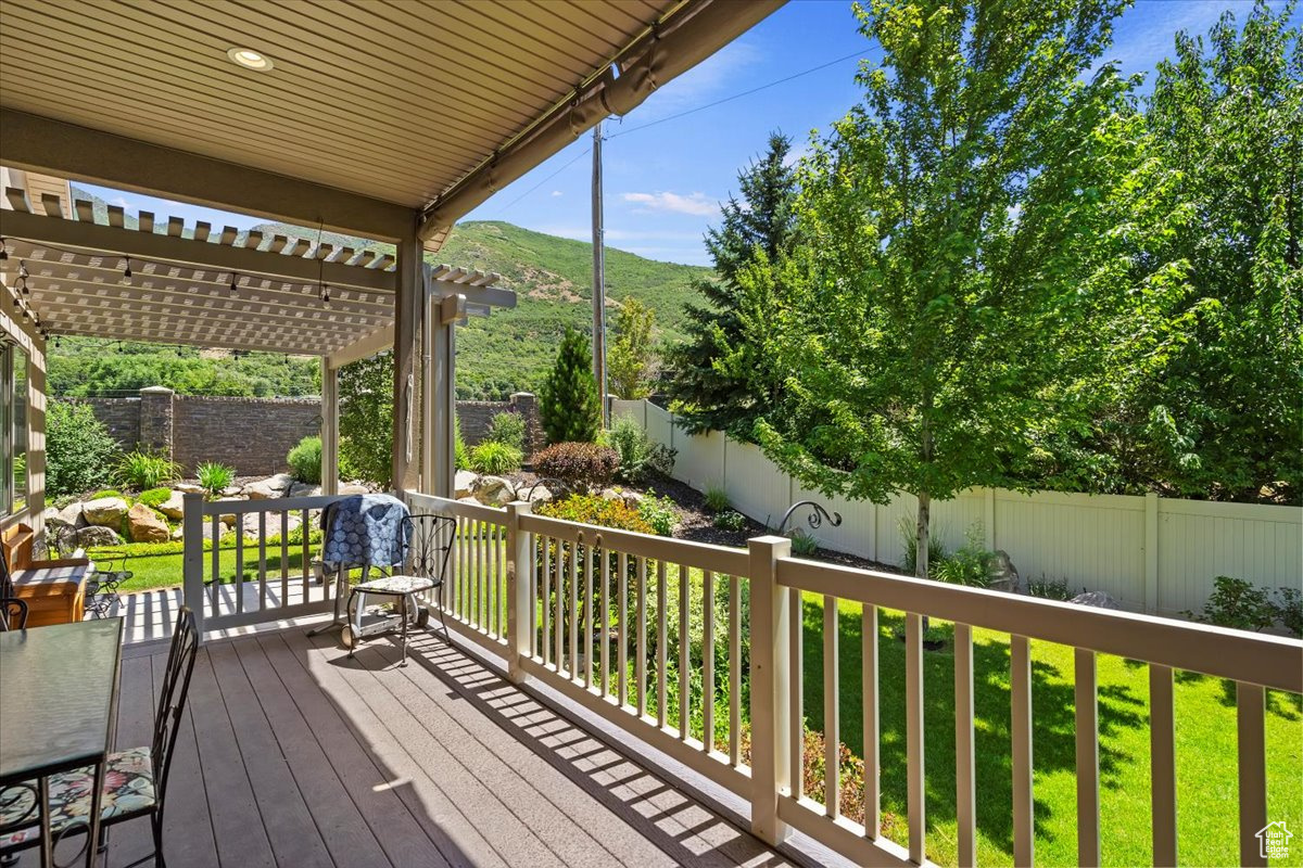 SUNRIDGE COURT - Residential