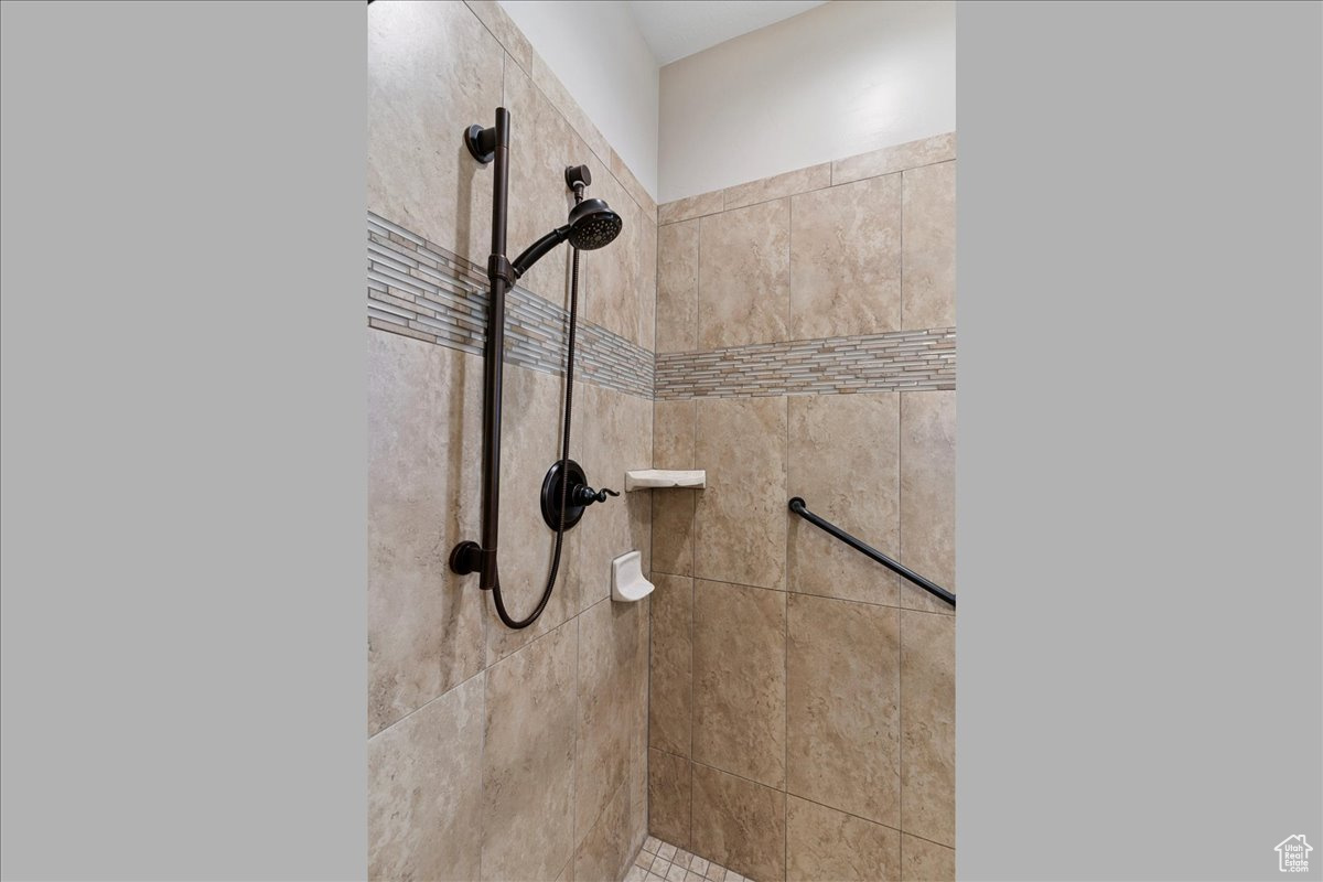 SUNRIDGE COURT - Residential