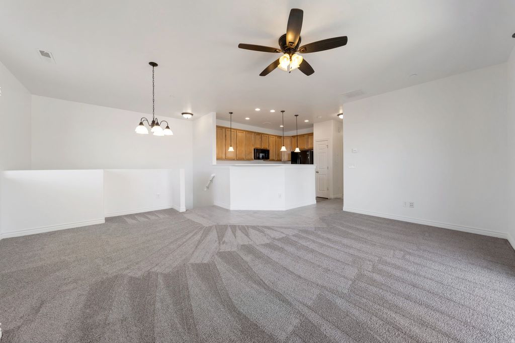 Photo of 10692 S TOPVIEW RD, South Jordan, UT 84009 (MLS # 2142118)