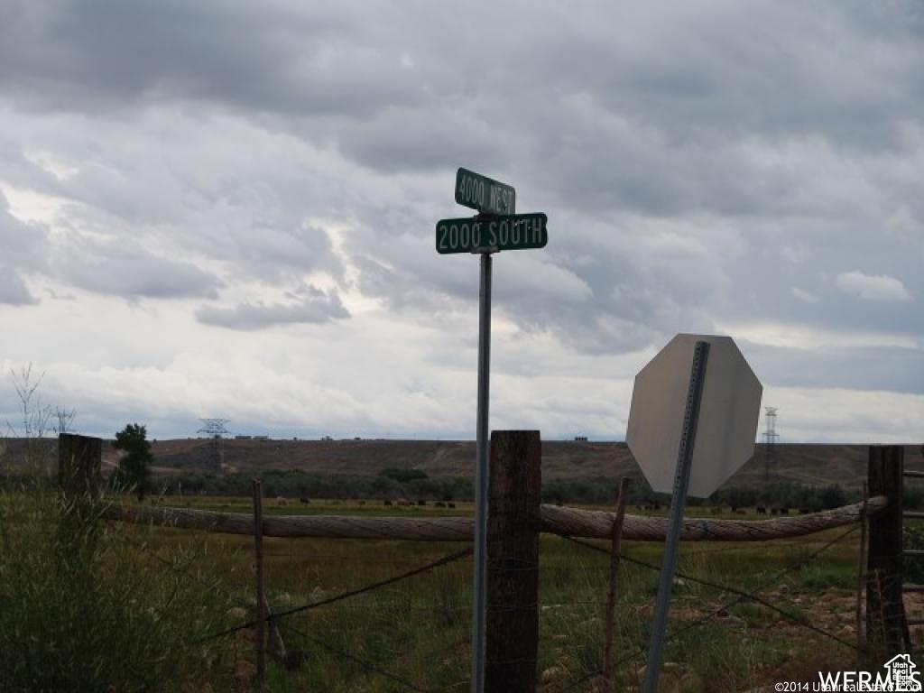 AIRPORT MEADOWS - Land