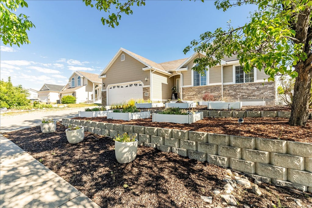Photo of 5948 W RIVER ROCK PL, Salt Lake City, UT 84118 (MLS # 2162491)