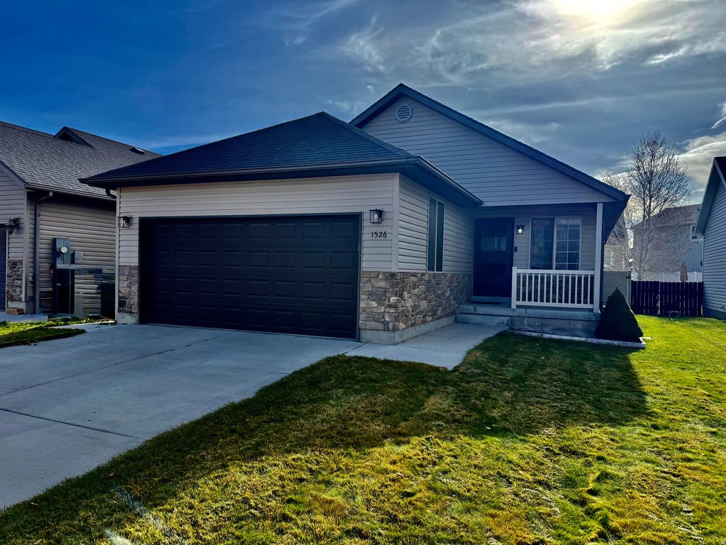 Photo of 1526 E SHADOW DR, Eagle Mountain, UT 84005 (MLS # 2124756)