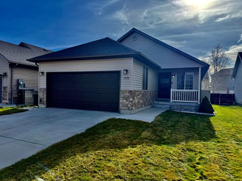 Photo of 1526 E SHADOW DR, Eagle Mountain, UT 84005 (MLS # 2124756)