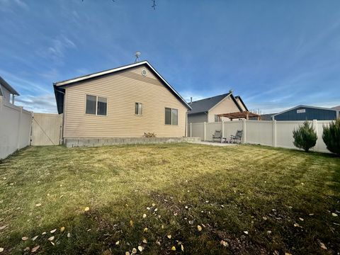 Tiny photo for 1526 E SHADOW DR, Eagle Mountain, UT 84005 (MLS # 2124756)